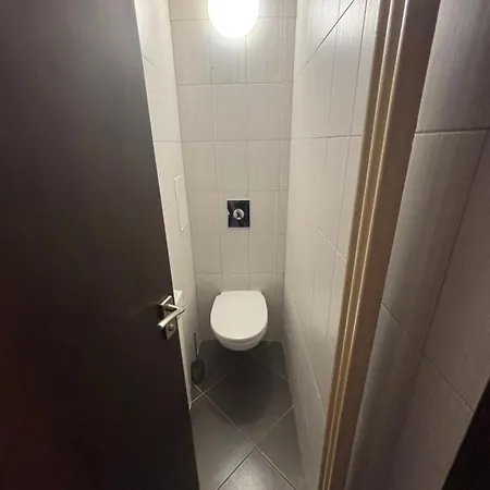 Free Parking , Modern And Comfort , 2br דירה *
