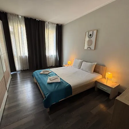 Free Parking , Modern And Comfort , 2br דירה *